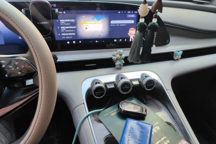 Used EXEED Stellar C-DM 2025 200 with Ultra-Long Range Pro All-Wheel Drive Audio And AC Panel