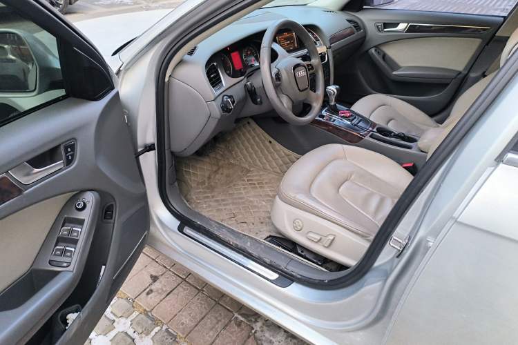 Used Audi A4L 2012 2.0 TFSI automatic Comfort trim level