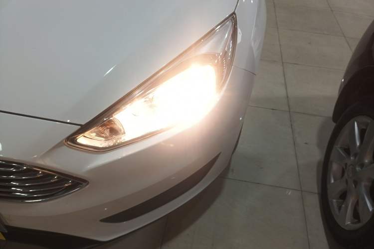 Used Ford Focus 2018 Sedan Classic 1.6L Automatic Comfort Plus Smart Drive Version