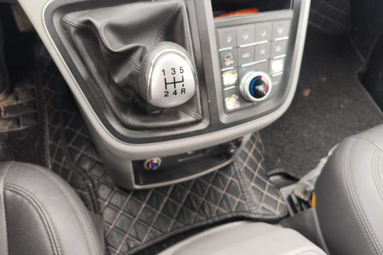 Used JAC Refine M4 2019 Business Series 2.0L Manual Business Version China V Standard Gear Lever