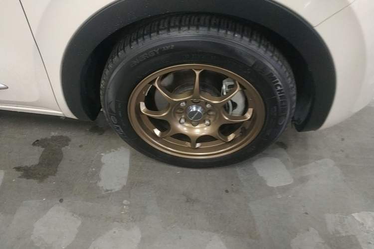 Used Wuling Bingo 2023 410 km Lingxi Deluxe Edition Right Front Wheel Hub