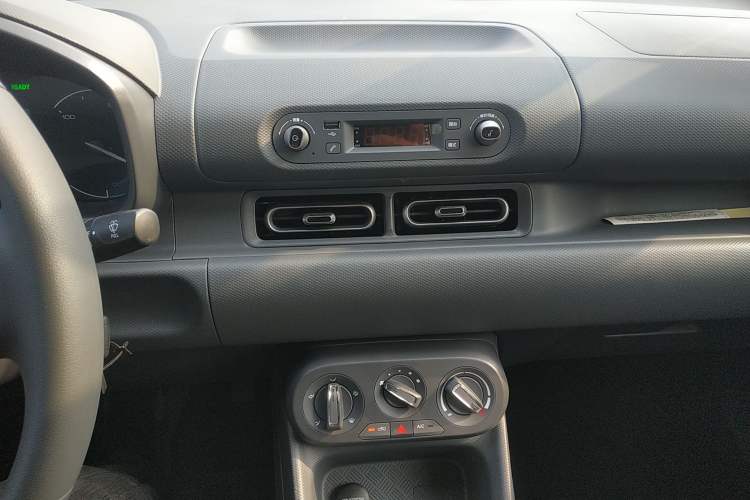 Used Wuling Hongguang New Energy 2024 All-Electric Model 300KM Practical Version