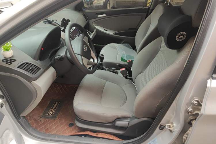 Used Hyundai Verna (older generation) 2010 Sedan 1.4L Manual Standard GL Model Left Front Seat