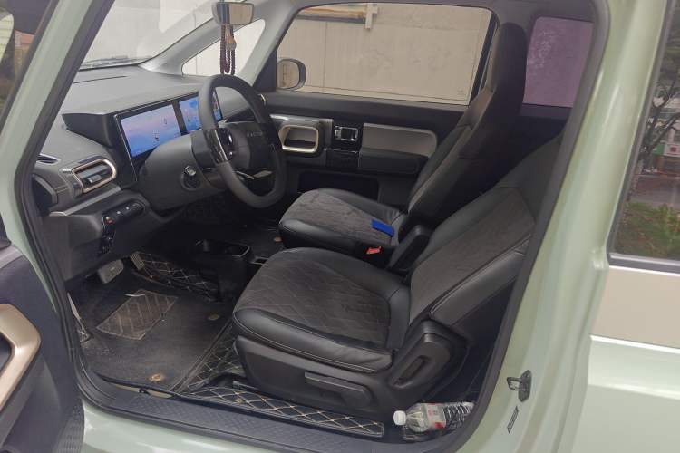 Used Baojun KiWi EV 2023 DJI Edition Lithium Iron Phosphate Left Front Seat