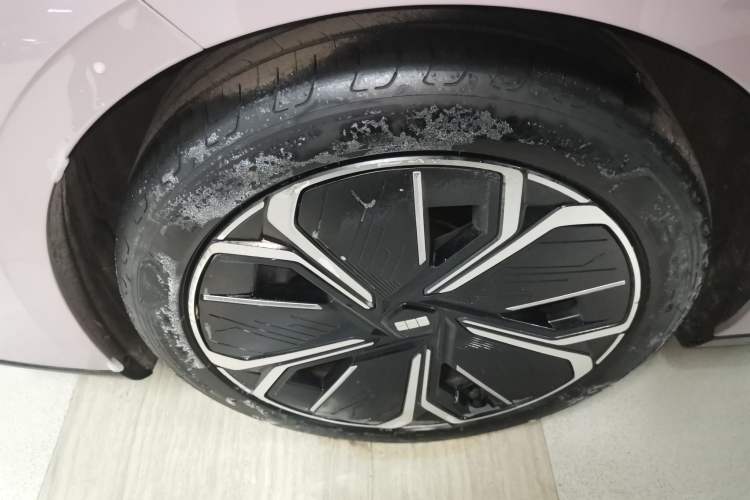 Used Geely Galaxy E8 2024 665 km Range Rear-Drive Starship Long-Range Version
