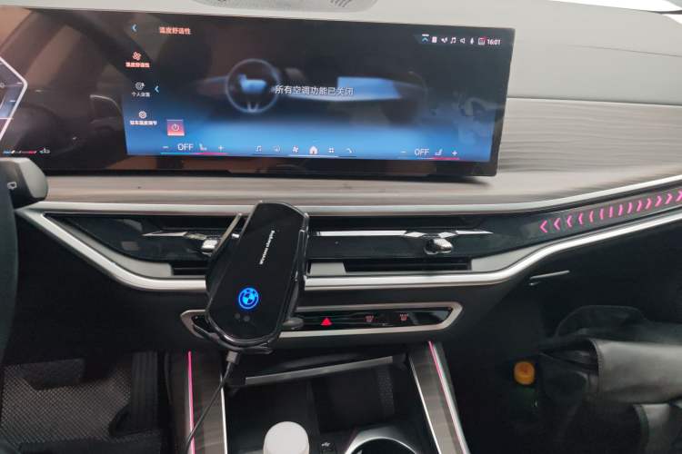 Used BMW X7 2023 xDrive40i Luxury Package with Leading Features Audio And AC Panel