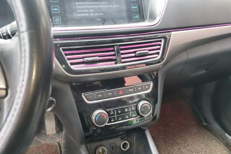 Used CHANGAN KAICHENG Oushang A600 2016 1.5L Manual Luxury 7-Seater Audio And AC Panel