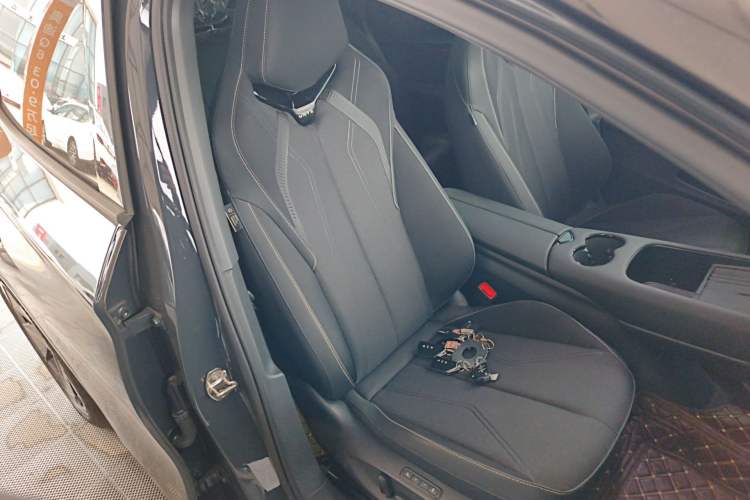 Used Volkswagen ID.UNYX 2024 Revised Pro Long-Range Version Right Front Seat