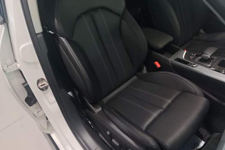 Used Audi A4L 2020 40 TFSI Luxury Dynamic Model Right Front Seat