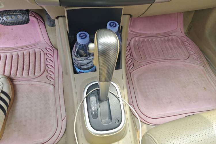 Used Nissan Tiida 2008 1.6L Automatic Smart Version Gear Lever