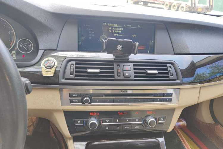 Used BMW 5 Series 2013 525Li Luxury Model Audio And AC Panel