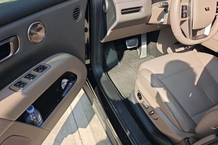 Used Li Auto Li Auto i6 2025 Model Four-Wheel-Drive Standard Type