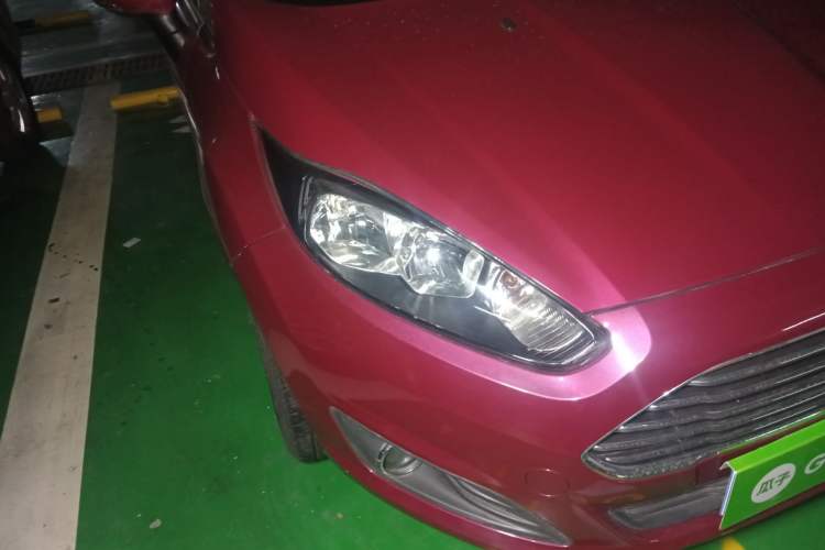 Used Ford Fiesta 2013 Hatchback 1.5L Automatic Fashion Edition Right Front Headlight