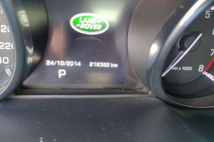 Used Land Rover Range Evoque 2014 2.0T 5-Door YAOZHEN Edition Odometer Close Up
