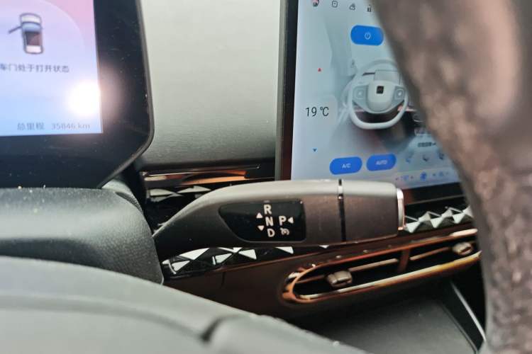 Used JAC Yiwei 3 2023 505 km Championship Edition Gear Lever