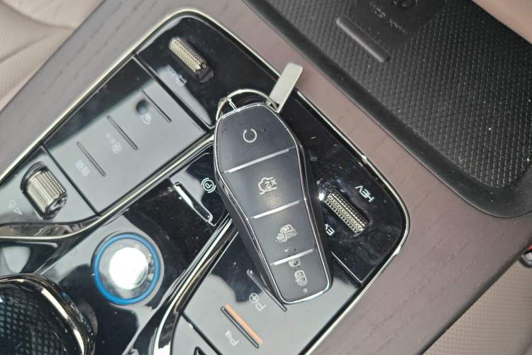 Used BYD Han 2025 DM-i Intelligent Driving Edition 125KM LiDAR Flagship Model Vehicle Key