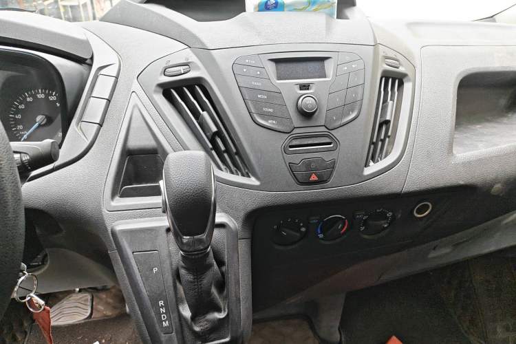 Used Ford Transit 2019 2.0T Gasoline Automatic Multi-Function Commercial Vehicle Short Wheelbase Low Roof 6-Seater China VI Standard Audio And AC Panel