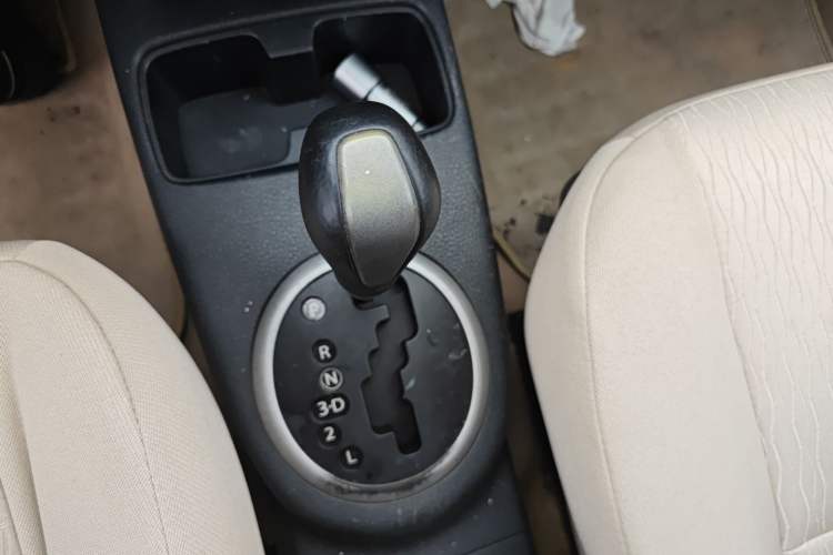 Used Suzuki SX4 S-Cross 2011 1.6L Automatic Comfort Edition Gear Lever