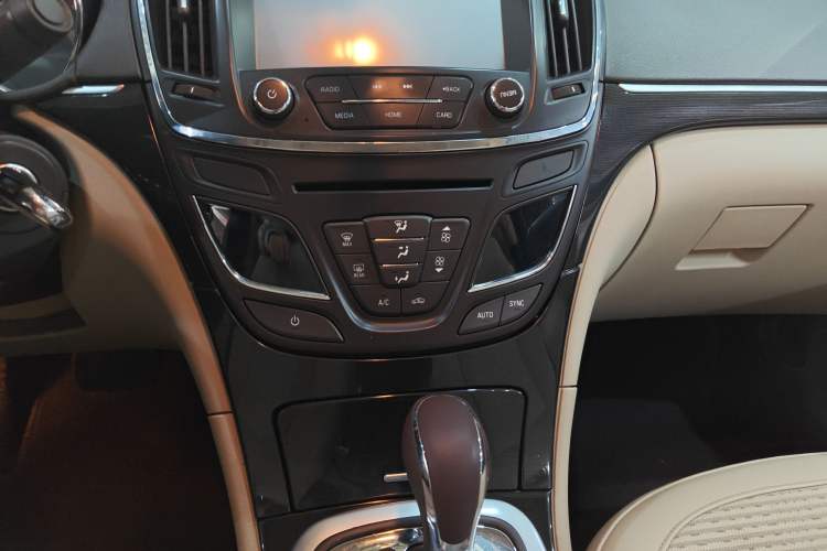 Used Buick Regal 2015 2.0L Leading Fashion Edition