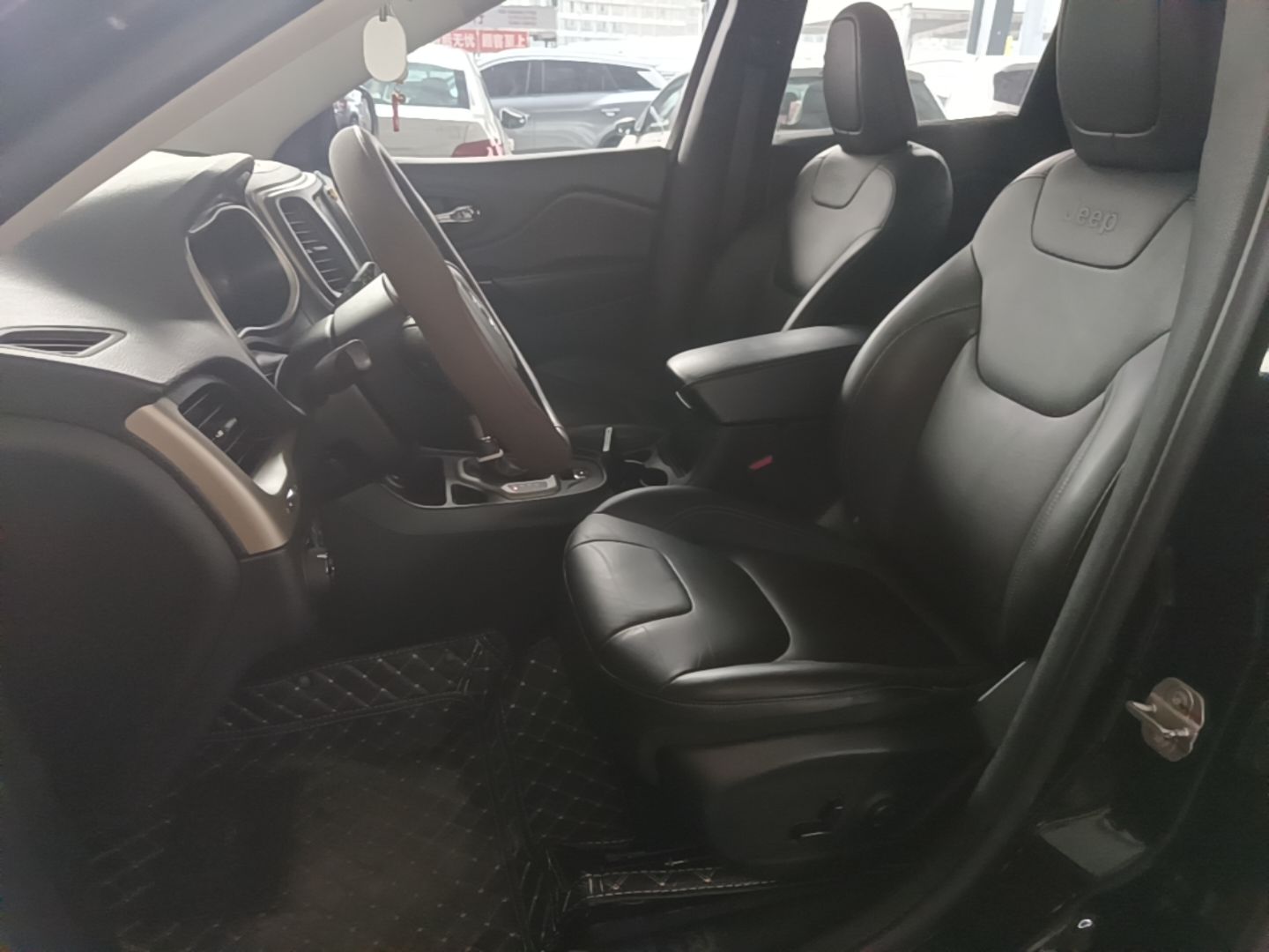 Vordere Reihe im Auto