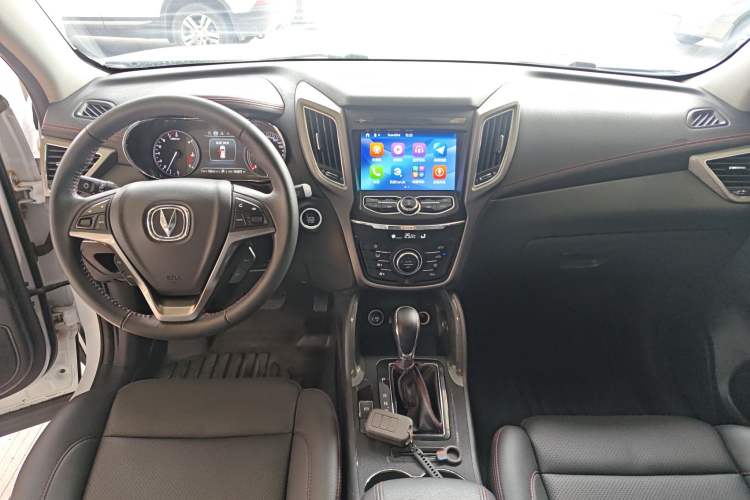Used CHANGAN CS75 2017 Shangkui Edition 1.5T Automatic Fengxiang Model Center Console