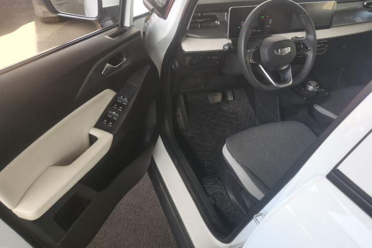 Used Geometry E Firefly 2024 301km Flowing Light