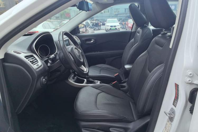 Used Jeep Compass 2017 200T Automatic Family Edition
