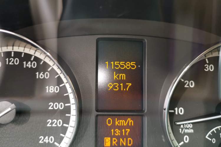 Used Mercedes-Benz Viano 2013 3.0L Comfort Edition
