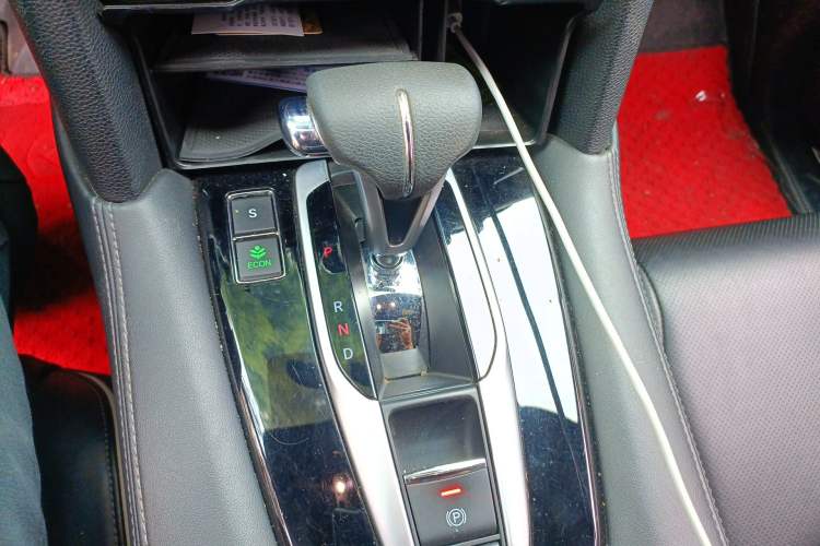 Used Honda UR-V 2017 240TURBO Two-Wheel Drive Classic Edition China V Gear Lever