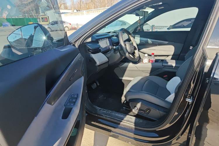 Used Lynk & Co 08 EM-P 2025 245km Ultra-Long Range Halo
