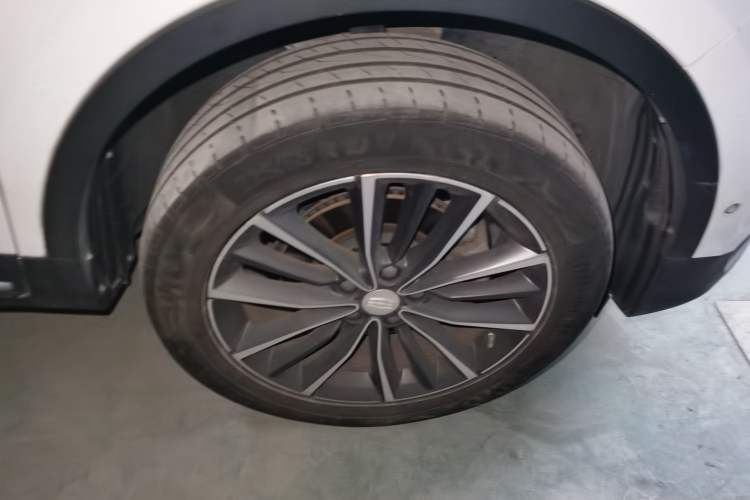 Used Geely Auto Emgrand X7 Sport 2018 1.8TD Automatic Two-Wheel Drive ZhiZun Model with 4G Connectivity