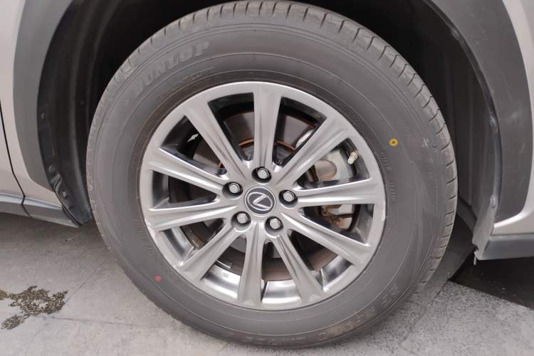 Used Lexus NX 2020 300h Front-Drive FENGSHANG Version China VI Standard Right Front Wheel Hub