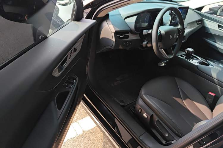 Used Hongqi E-QM5 2024 560km PLUS Driver Seat