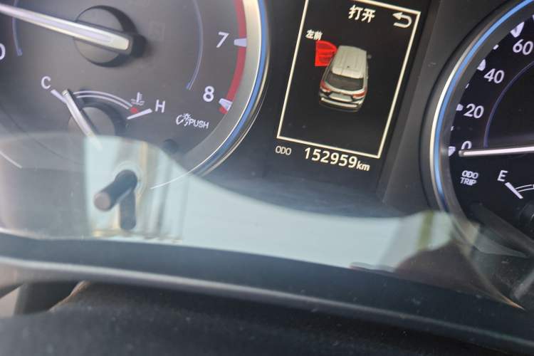 Used Toyota Highlander 2018 2.0T Four-Wheel Drive Luxury Edition 7 Seats China V Emission Standard Odometer Close Up