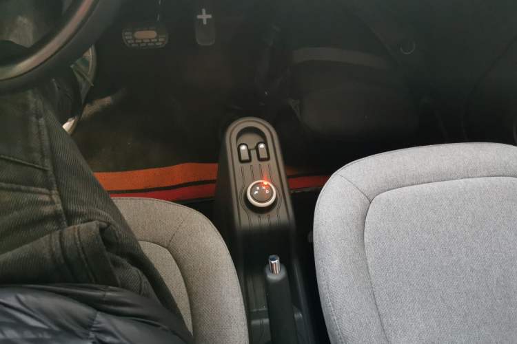 Used Wuling Hongguang MINIEV 2022 Macaron Premium Model – Lithium Iron Phosphate Gear Lever