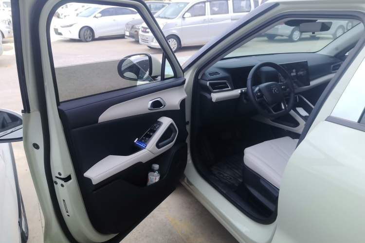 Used BYD Yuan UP 2025 Intelligent Driving Version 401 KM Dynamic Edition Driver Seat