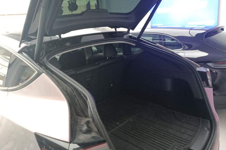 Used Tesla Model Y 2023 Rear-Wheel-Drive Version Trunk