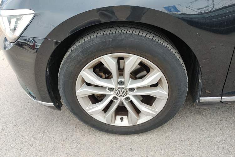 Used Volkswagen Magotan 2018 330TSI DSG Luxury Model Left Front Wheel Hub