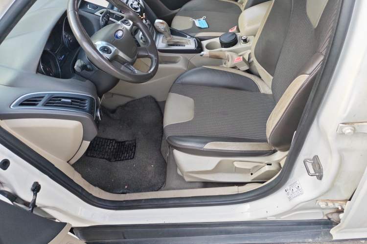 Used Ford Focus 2012 Sedan 1.6L Automatic Fashion Edition