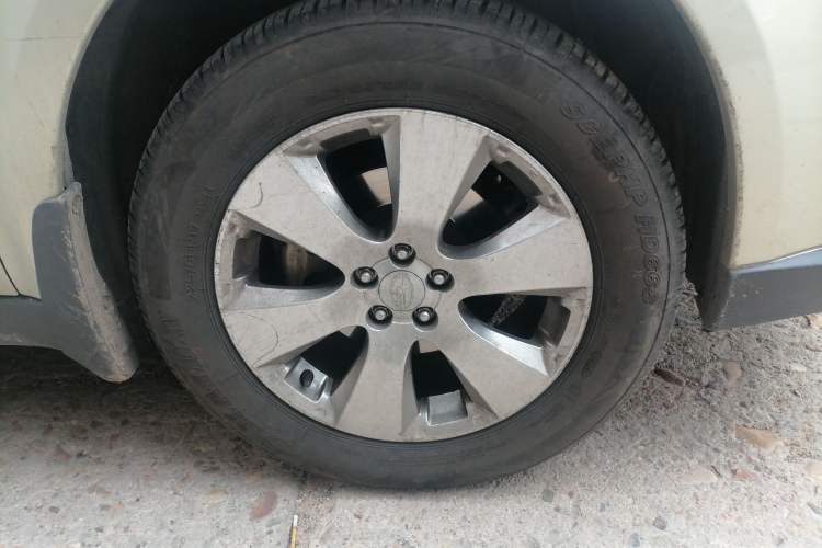 Used Subaru Outback 2010 2.5i Luxury Edition Right Front Wheel Hub