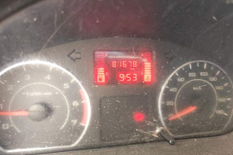 Used Wuling Rongguang V 2018 1.5L Practical Version Odometer Close Up