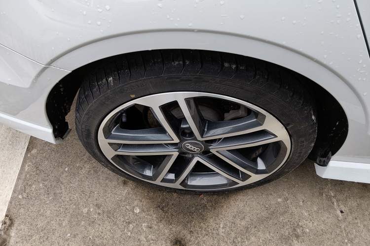 Used Audi A3 2018 30th Anniversary Edition Limousine 40 TFSI Sport Model Right Rear Wheel Hub