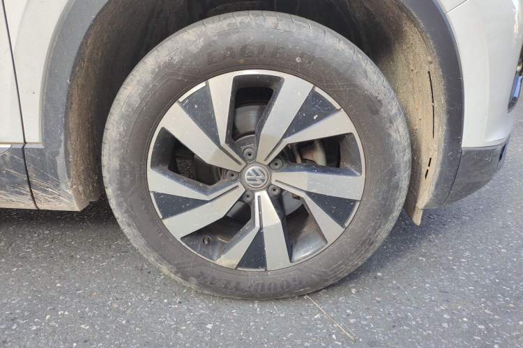 Used Volkswagen Tayron 2019 Teramont Edition 280TSI Two-Wheel Drive Luxury Model China VI Standard Right Front Wheel Hub