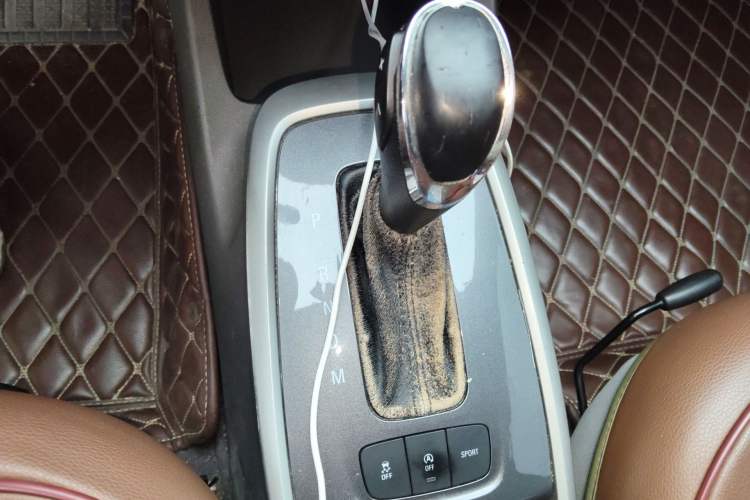 Used Chevrolet Lova RV 2016 1.5L Automatic Comfort Edition Gear Lever