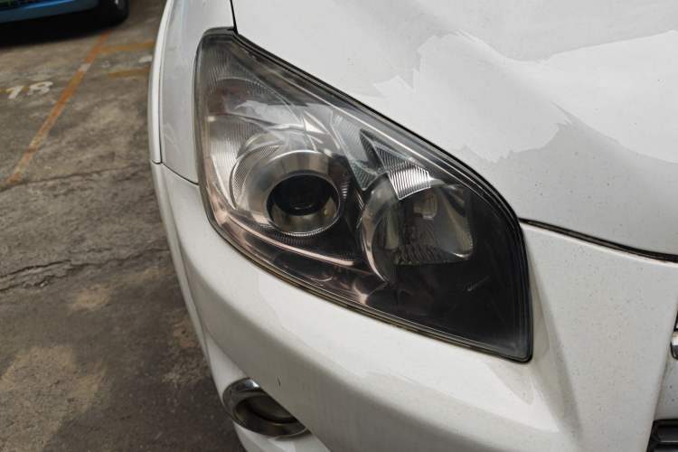 Used Toyota RAV4 2012 Luxurious 2.4L Automatic 4x4 with Stylish Features
