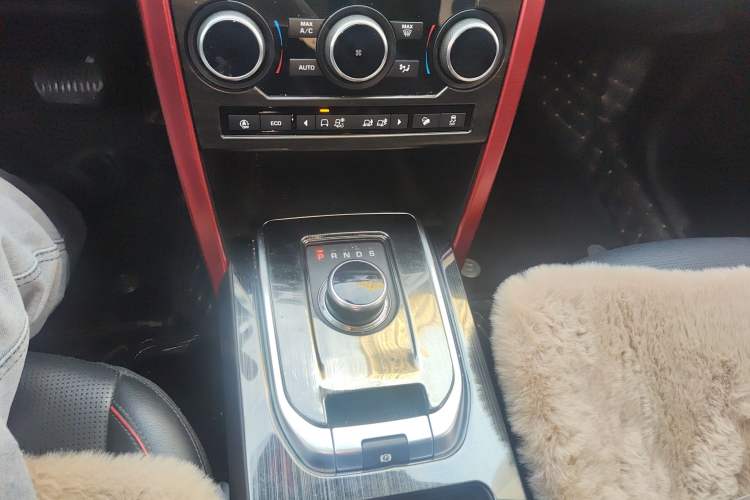 Used Land Rover Discovery Sport 2019 240 PS SE Dynamic Version China VI Standard Gear Lever