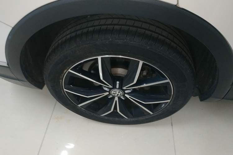 Used Volkswagen Tiguan L 2019 330TSI Automatic Two-Wheel Drive Smart Luxury Version China V Emission Standard