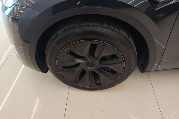 Used Tesla Model Y 2024 Long-Range All-Wheel-Drive Version