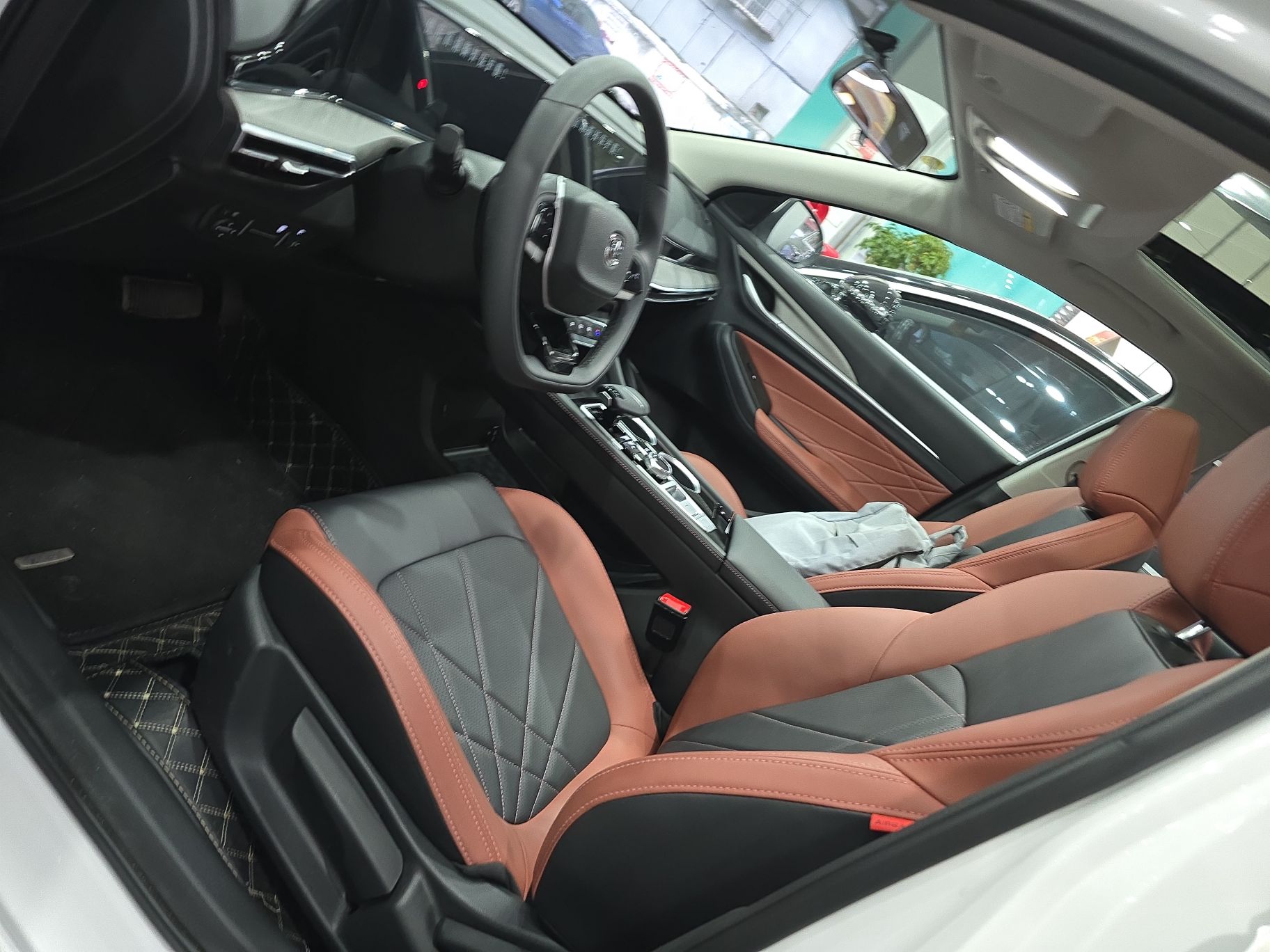 المقاعد الأمامية داخل السيارة