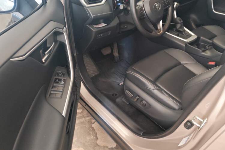 Used Toyota Wildlander 2020 2.0L CVT 4x4 Luxury Edition